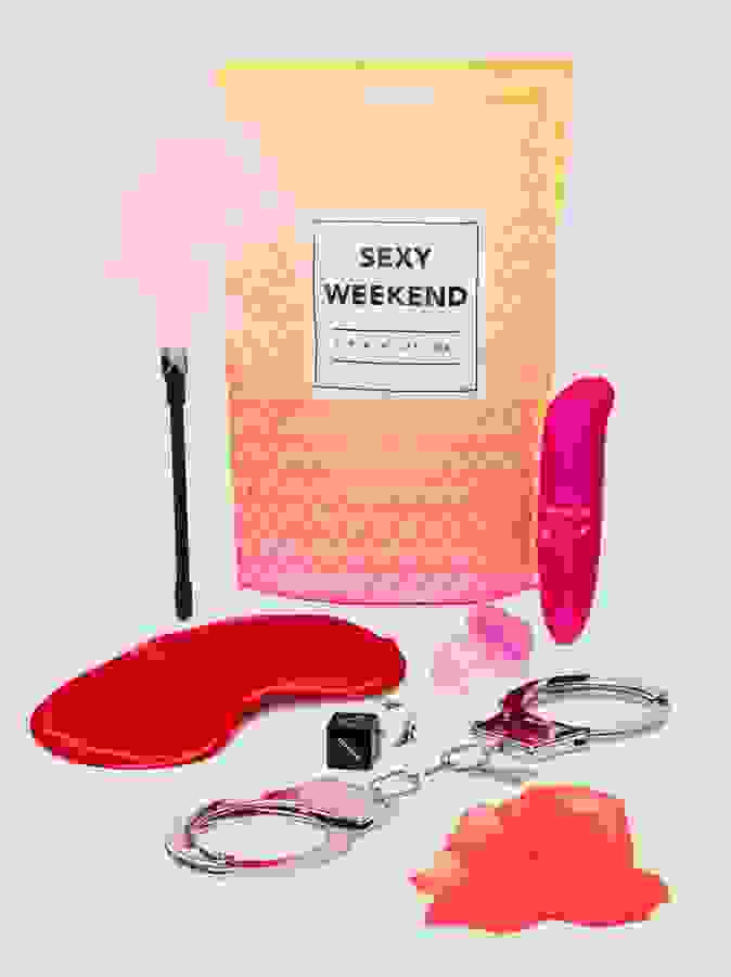 LoveBoxx Sexy Weekend Gift Bag Kit (7 Piece), Red, hi-res